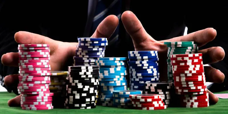 Một dấu hiệu dễ dàng để nhận biết các fish trong poker đó là họ thường all in khá sớm